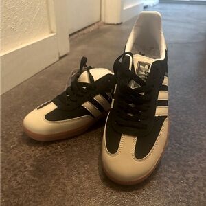 Samba-black and cream